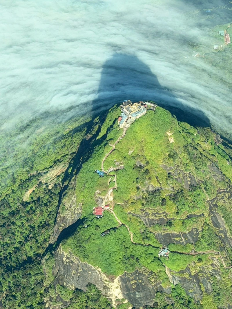 Adam's Peak Aircraft Tour